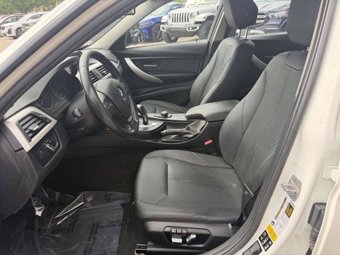 Used 2018 BMW 320i xDrive Sedan AWD/4WD image 12