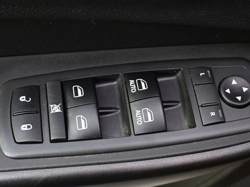 Used 2019 Jeep Cherokee Trailhawk AWD/4WD image 23