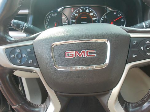 Used 2019 GMC Acadia Denali w/ Technology Package FWD image 17