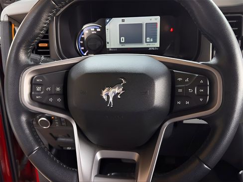 Used 2022 Ford Bronco Badlands image 17