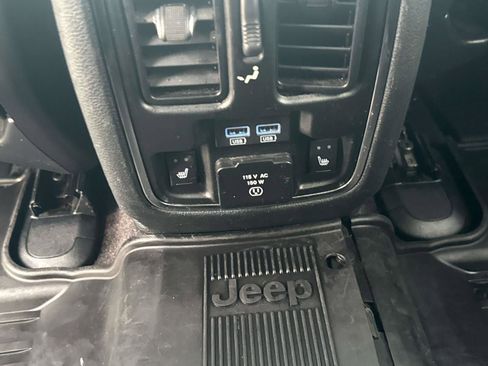 Used 2018 Jeep Grand Cherokee Limited image 25