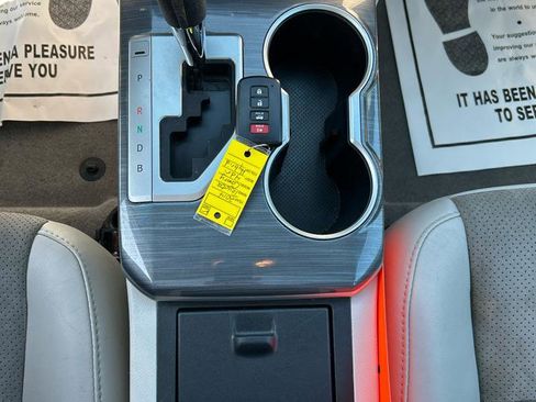 Used 2014 Toyota Camry XLE image 18