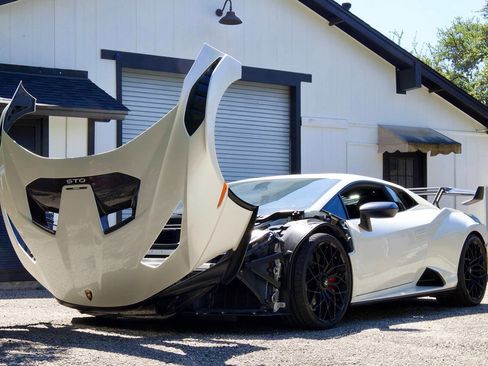 Used 2023 Lamborghini Huracan STO RWD image 13