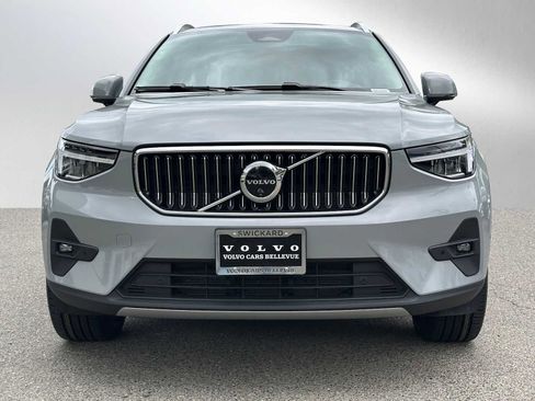 Certified 2025 Volvo XC40 B5 Plus AWD/4WD image 9