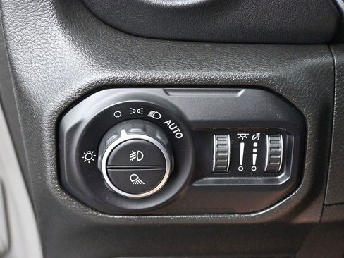 Used 2022 Jeep Gladiator Overland w/ Popular Equipment Package AWD/4WD image 26
