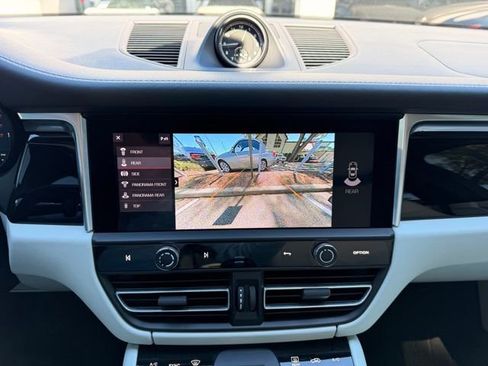 Used 2023 Porsche Macan image 12