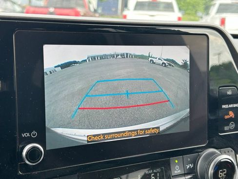 Used 2023 Toyota Highlander XLE AWD/4WD image 27