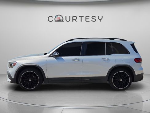 Used 2022 Mercedes-Benz GLB 250 GLB 250 image 2