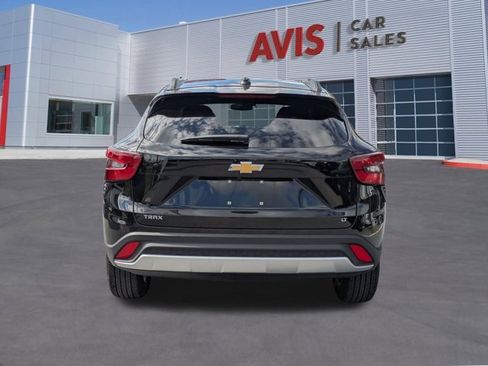 Used 2025 Chevrolet Trax LT w/ LT Convenience Package image 7