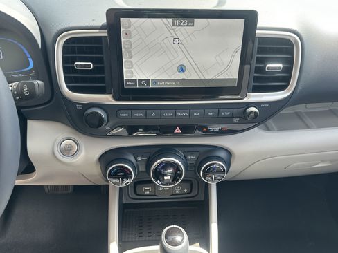 New 2025 Hyundai Venue Limited image 19