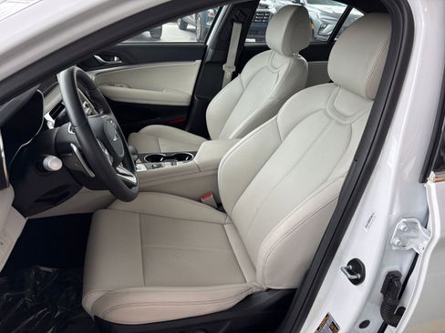 Used 2025 Genesis G70 2.5T image 37
