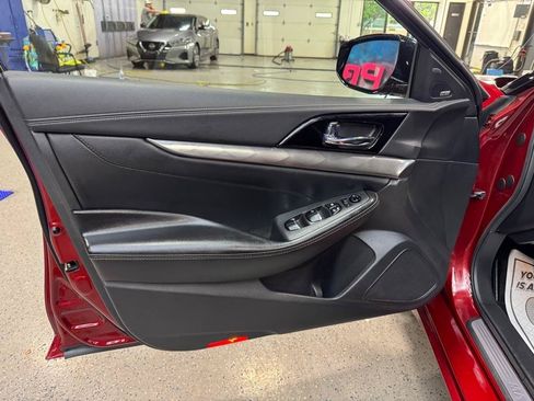Used 2023 Nissan Maxima SL FWD image 11