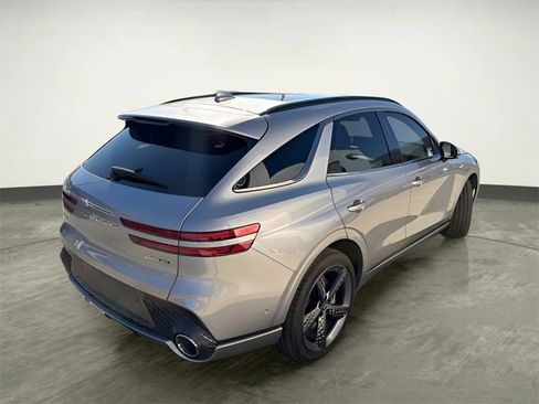 Used 2022 Genesis GV70 3.5T Sport w/ Sport Prestige Package image 4