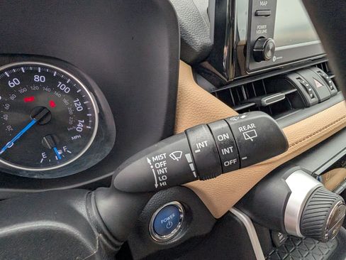 Certified 2021 Toyota RAV4 XLE Premium AWD/4WD image 29