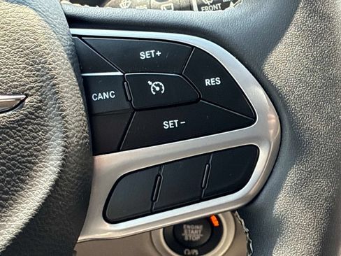 Used 2023 Chrysler Voyager LX FWD image 27