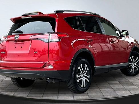 Used 2017 Toyota RAV4 LE FWD image 6