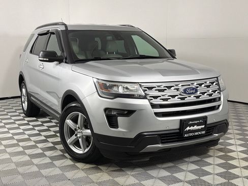 Used 2019 Ford Explorer XLT w/ Equipment Group 202A FWD image 2