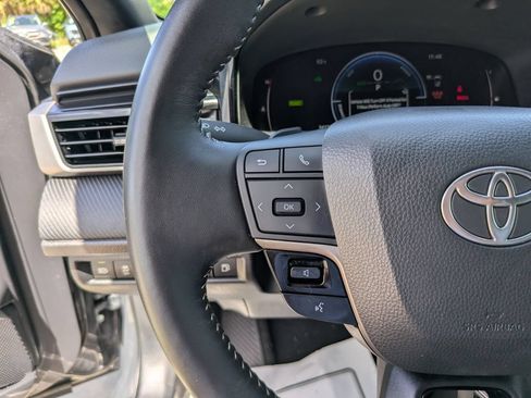 Used 2025 Toyota Camry SE FWD image 31