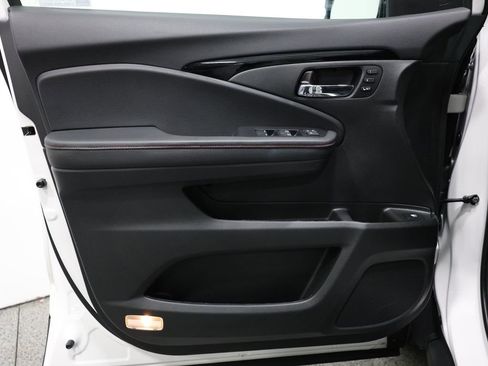 Used 2025 Honda Ridgeline Black Edition image 12