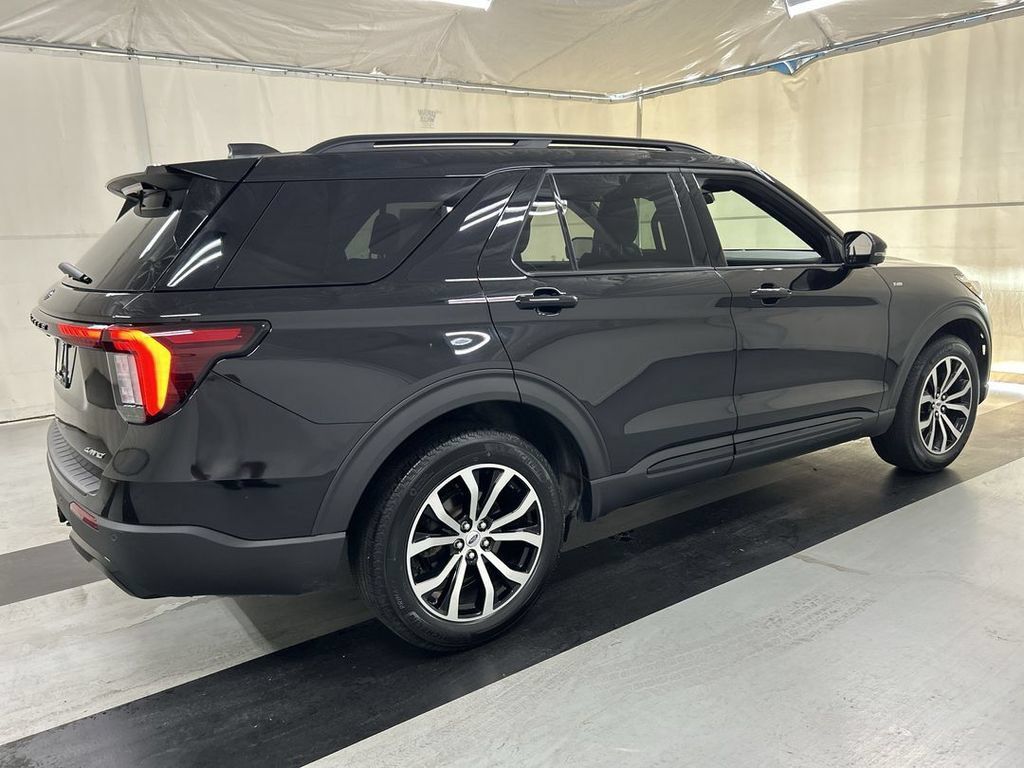 Used 2026 Ford Explorer ST-Line AWD/4WD image 2