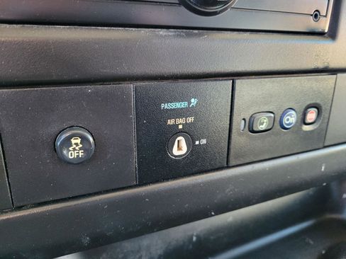 Used 2015 Chevrolet Express 2500 image 16