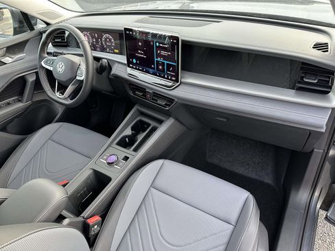 New 2026 Volkswagen Tiguan SE image 12