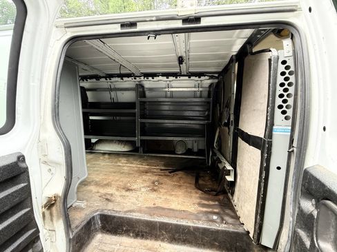 Used 2015 Chevrolet Express 2500 image 16