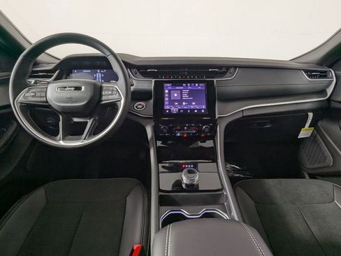 New 2025 Jeep Grand Cherokee Altitude image 19