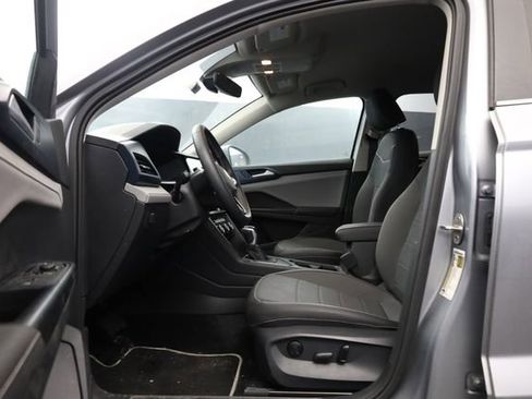 Used 2024 Volkswagen Taos SE image 11