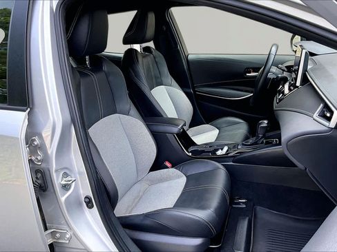 Used 2023 Toyota Corolla XSE FWD image 9