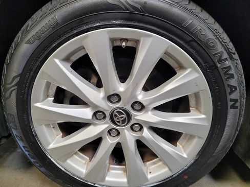 Used 2018 Toyota Camry LE FWD image 31