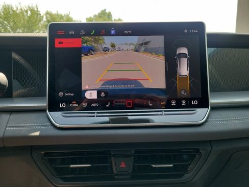 Certified 2025 Volkswagen Tiguan SE image 21