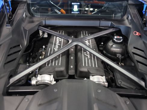 Used 2020 Lamborghini Huracan EVO RWD image 40