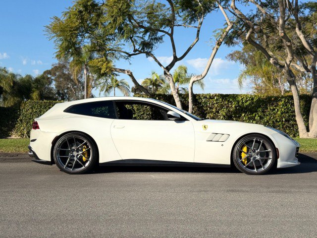 Used 2017 Ferrari GTC4Lusso AWD/4WD image 7