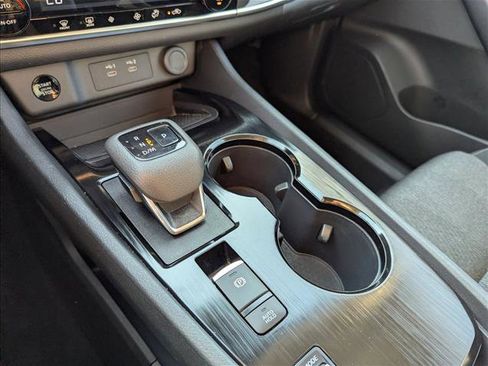 Used 2025 Nissan Rogue SV image 12