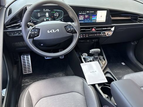 New 2025 Kia Niro SX Touring image 23