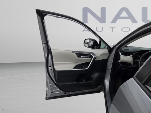 Used 2019 Toyota RAV4 XLE Premium FWD image 7