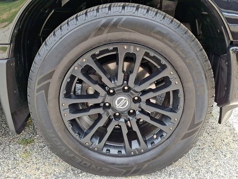 Used 2019 Nissan Titan SV w/ SV Convenience Package AWD/4WD image 8