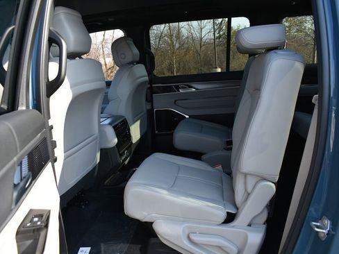 New 2026 Jeep Grand Wagoneer Limited w/ Premium Group II AWD/4WD image 30