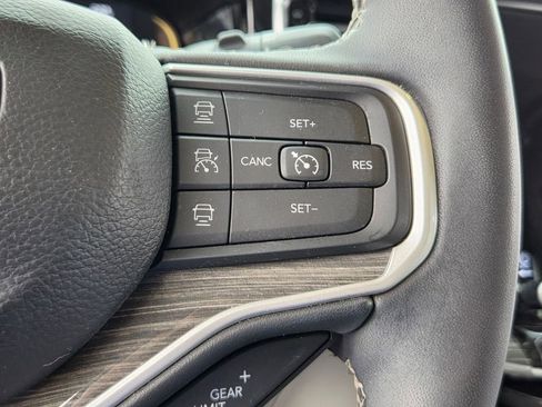 Used 2022 Jeep Wagoneer Series III w/ Flexible Seating Group AWD/4WD image 25