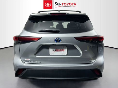 Used 2023 Toyota Highlander LE image 5