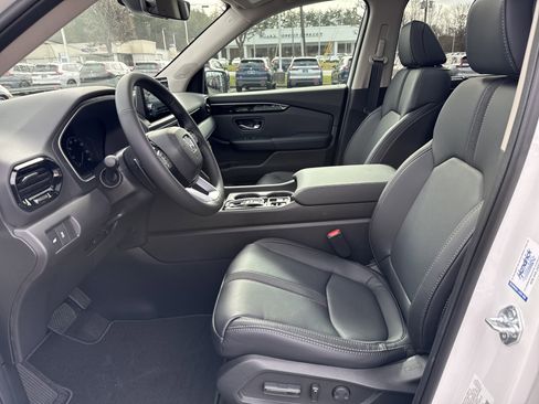 New 2025 Honda Pilot Touring image 15
