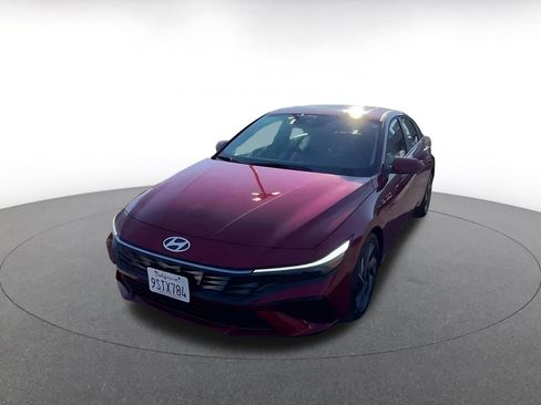 Used 2025 Hyundai Elantra SEL image 7