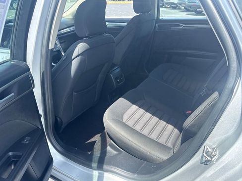 Used 2019 Ford Fusion SE FWD image 19