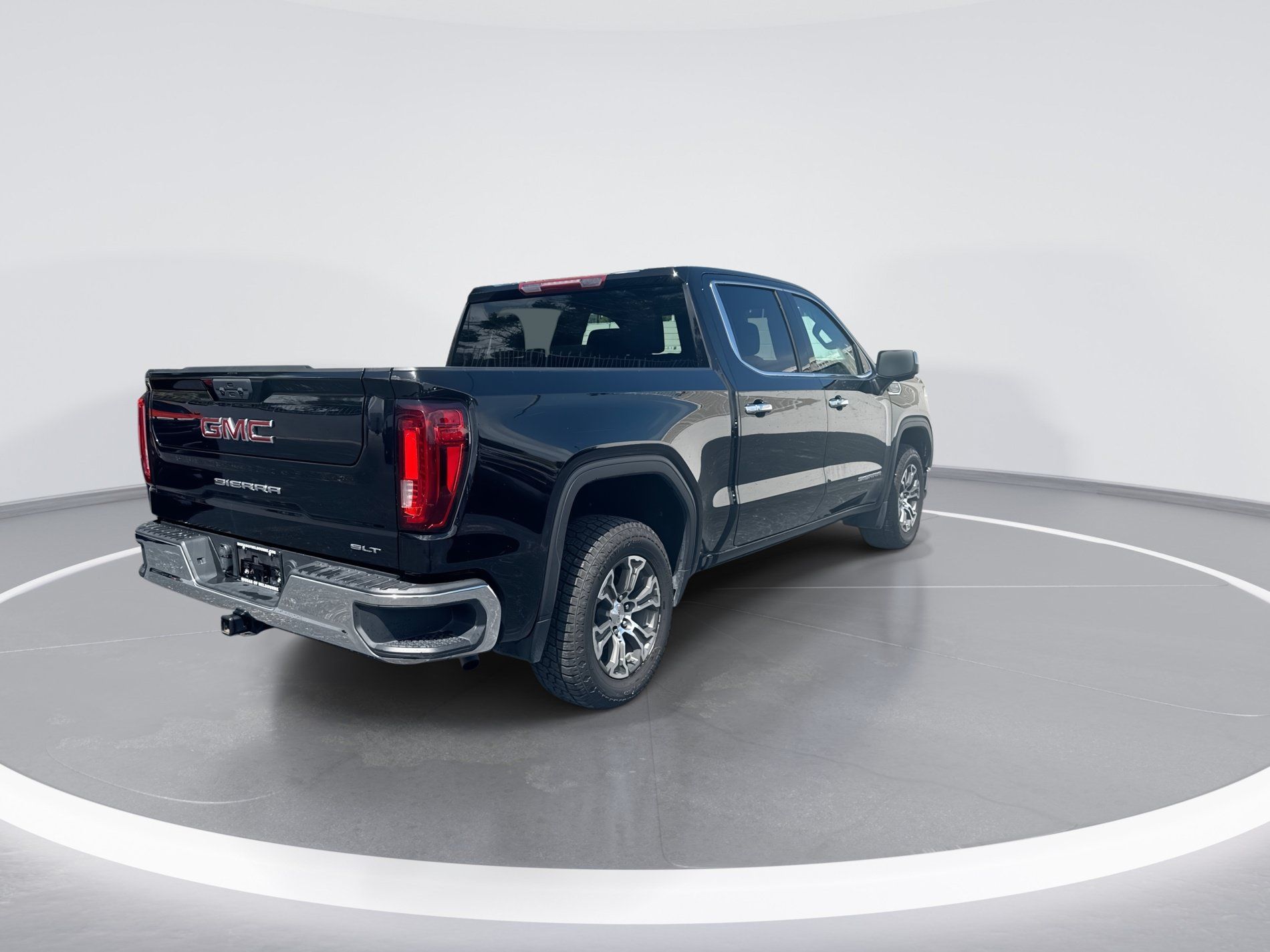 Used 2025 GMC Sierra 1500 SLT RWD image 4