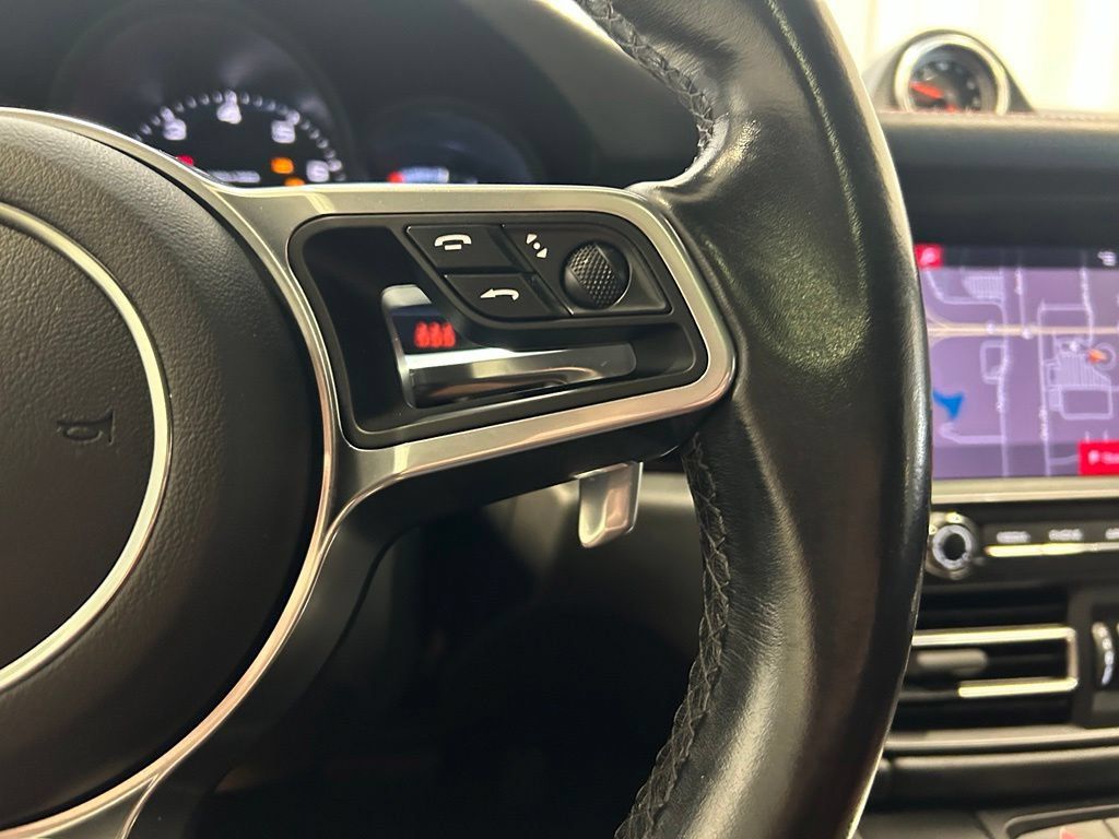 Certified 2021 Porsche Macan AWD/4WD image 13