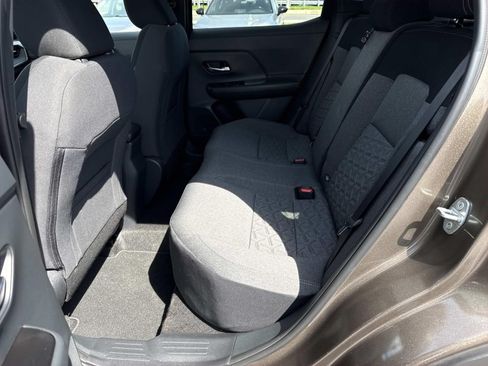 Certified 2025 Nissan Kicks SV w/ SV Premium Package AWD/4WD image 28