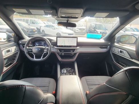 Used 2025 Ford Explorer ST-Line image 19