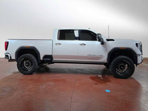 Used 2024 GMC Sierra 2500 Denali Ultimate image 2