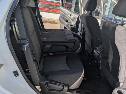 Used 2019 Nissan Pathfinder SV image 13